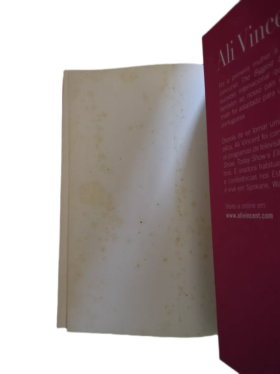 acreditei e consegui ali vincent folha de guarda Folha de guarda com manchas de humidade do livro Acreditei e Consegui de Ali Vincent.