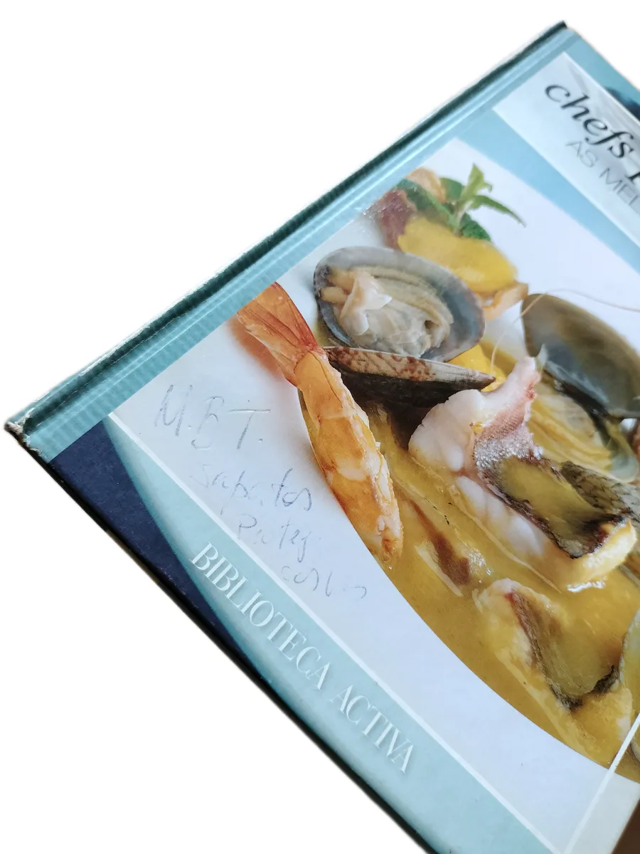 as melhores receitas de helder chagas pormenor da capa Capa escrita com esferográfica, do livro As Melhores Receitas de Hélder Chagas.