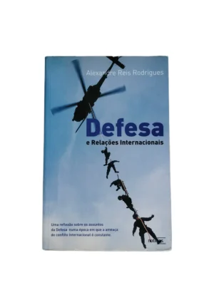 Capa do livro Defesa e Relações Internacionais de Alexandre Reis Rodrigues.