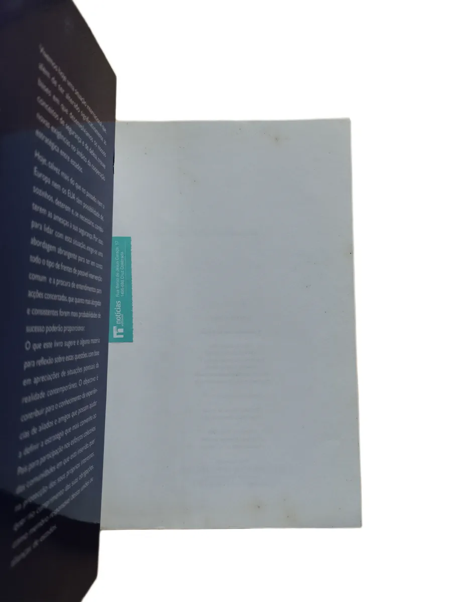 defesa e relacoes internacionais alexandre reis rodrigues folha de guarda Folha de guarda com pequenas manchas, do livro Defesa e Relações Internacionais de Alexandre Reis Rodrigues.