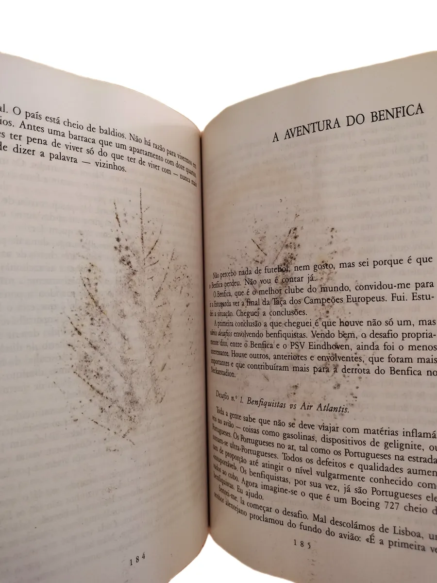 as minhas aventuras na republica portuguesa miguel esteves cardoso paginas Páginas manchadas do livro As Minhas Aventuras na República Portuguesa de Miguel Esteves Cardoso.